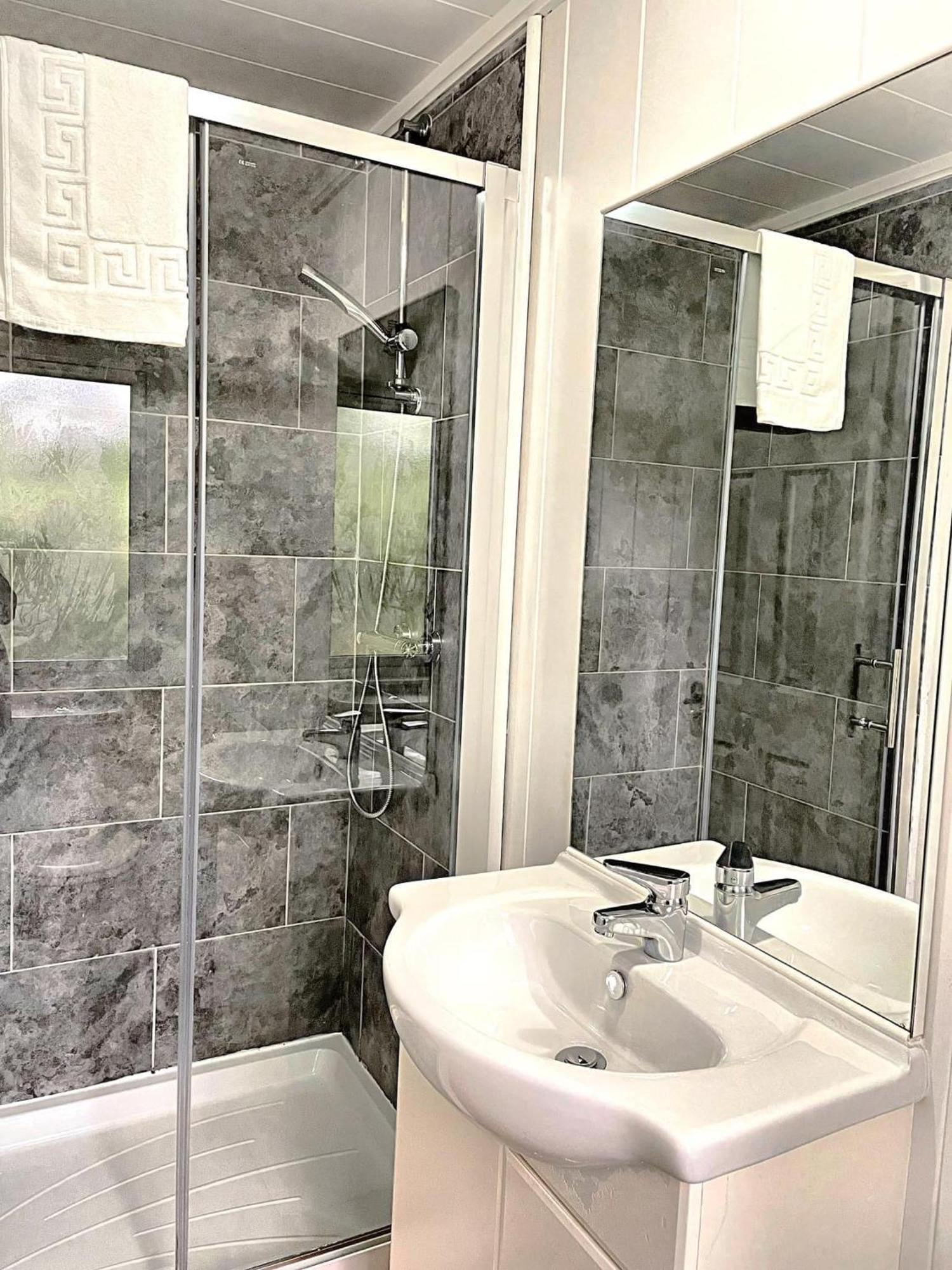 Woodland View -Hot Tub-Tenby-Carmarthen-St Clears Exterior photo